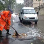 Сильні зливи обрушилися на Одесу: рух транспорту паралізовано в різних частинах міста