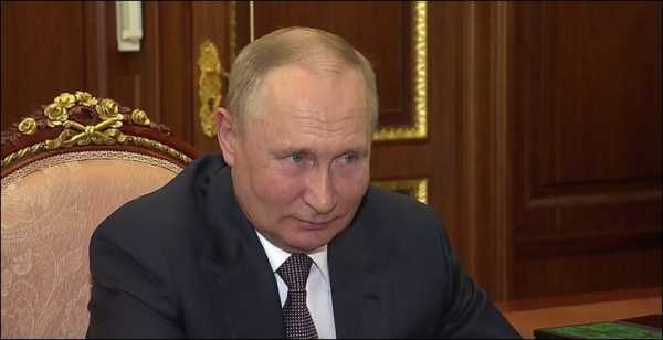 Росія на межі рецесії, але Путін продовжує “порушувати комедію”, – Bloomberg