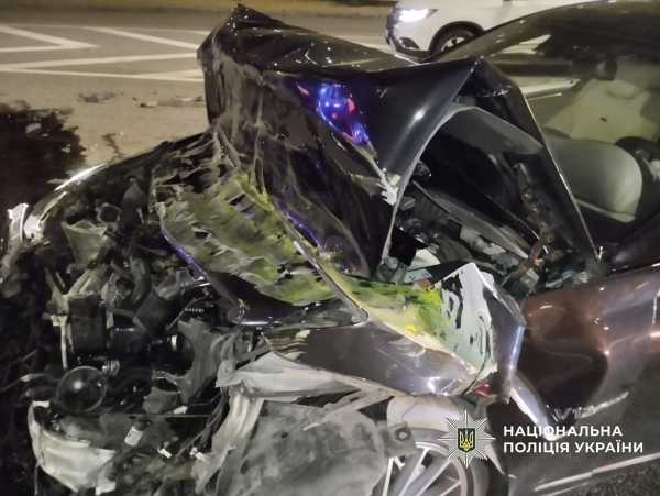 У Києві п'яний водій Mercedes врізався в мікроавтобус