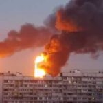 Атака дрона: у Ленінградській області горить нафтопереробний завод