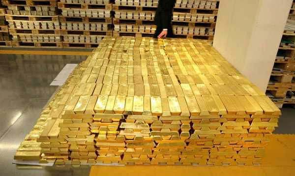Ціна на золото вперше перевищила 3800 доларів за унцію