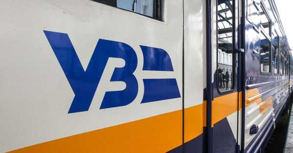 Десятки поїздів затрималися через російські обстріли