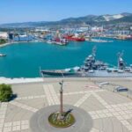 Новоросійськ атакували безпілотники з моря та повітря: були вибухи, спалахнула пожежа