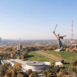 У Волгограді заявляють про наліт невпізнаних безпілотників, у місті діяла протиповітряна оборона.