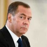 Медведєв знову накинувся на Трампа, погрожуючи “Томагавками”.