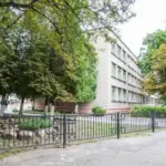 Освітні установи Бреста «зажадали» перевести на месенджер Max – навіть батьківські чати