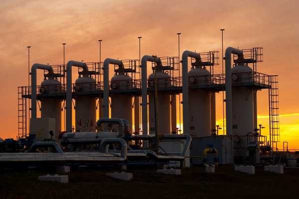 Україна зупинила закачування газу в підземні газосховища.