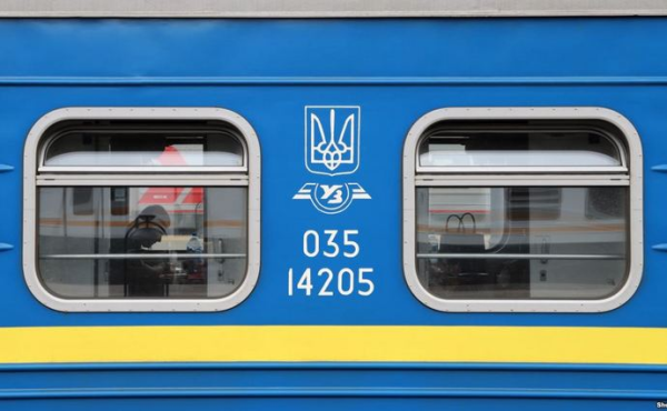Удар по залізниці: які поїзди затримуються в дорозі