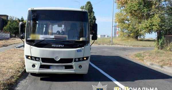 У Києві: нападник метнув гранату до автобуса.