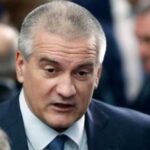 Не більше 20 літрів на руку: окупанти в Криму зменшили ліміт бензину