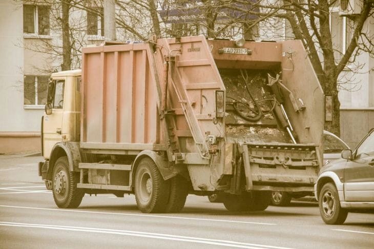 МАЗ передав перший білоруський електросміттєвоз комунальним службам: де він працюватиме