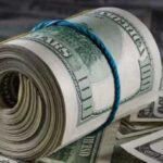 Долар зафіксував найслабший тижневий результат за багато місяців, – Reuters