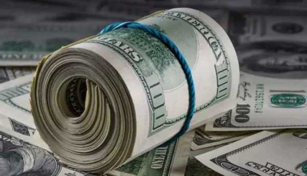 Долар зафіксував найслабший тижневий результат за багато місяців, – Reuters