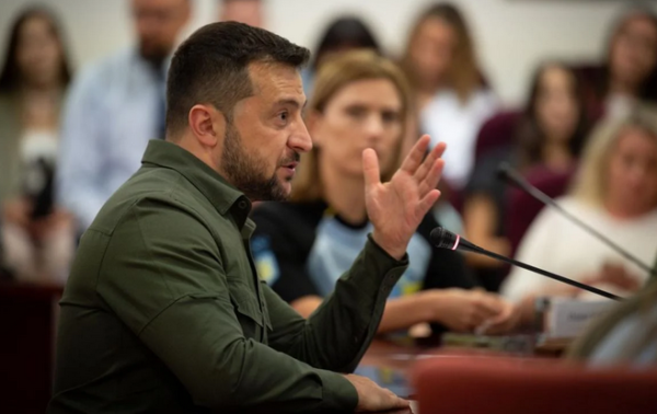 Досить гризтися та забавлятися. Зеленський суворо розкритикував українських політиків.