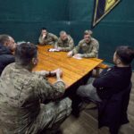 Зеленський навідався до бійців “Азову” на передовій: обговорили озброєння та захист.