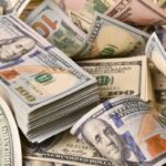 Прогноз банкіра: яким буде курс 100 доларів на кінець року.