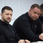 Не слід підозрювати Зеленського у хабарництві, – Єрмак