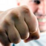 “Злякайся мене, бо інакше знищу”: в Польщі юнак напав на українську водійку таксі, чий чоловік поліг на фронті.