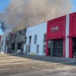 У Львові російська ракета зруйнувала свіжий офіс “Укрпошти”, 900 відправлень знищено вогнем.