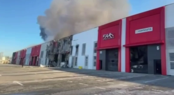 У Львові російська ракета зруйнувала свіжий офіс “Укрпошти”, 900 відправлень знищено вогнем.