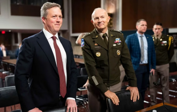 Медіа повідомили про “гнітючу” нараду американського міністра з натовськими послами в Києві стосовно “плану миру”.