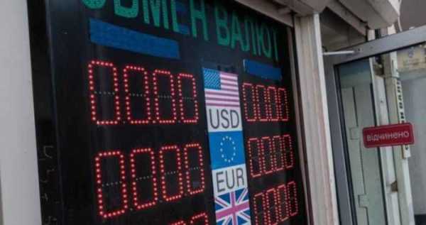 Долар здешевлюється, євро дорожчає: актуальний курс валют в обмінних пунктах