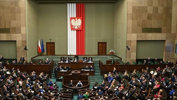 Польський парламент відхилив президентський законопроєкт Навроцького, спрямований проти бандеризму.