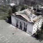 Загарбники планують запустити театр у Маріуполі, місці масової загибелі людей.