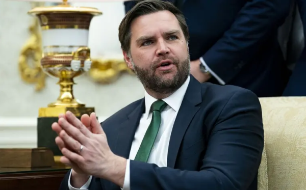 Венс гримнув на супротивників трампівського задуму щодо України: “Любіть Україну палко!”