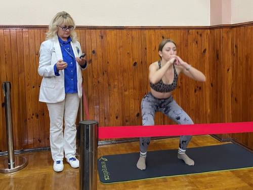 Українка присідала без зупинки понад годину та здобула рекордне досягнення. Який її підсумковий результат у присіданнях?