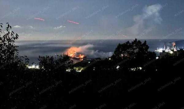 Судно палає та інші наслідки: деталі атаки на порт у Туапсе