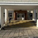 Стрілянина від батьків учнів на території львівської школи.