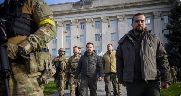 Президент відвідав Херсон та виголосив ключову промову щодо оборони міста.