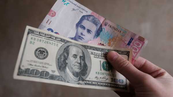 Валютні курси в банках і пунктах обміну: поточна ціна долара