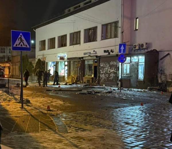 Міський голова Львова Садовий кваліфікував вибухи в середмісті як терористичний акт та заявив про 14 шпиталізованих.