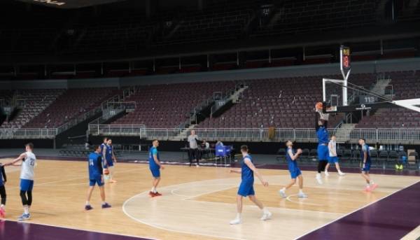 Українські баскетболісти почали готуватися до ігор з Іспанією.