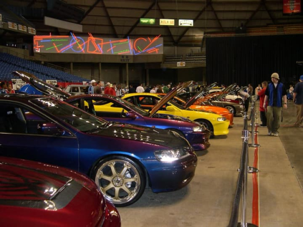 Росія ввозить імпортні авто через Китай, оминаючи західні обмеження – Reuters.