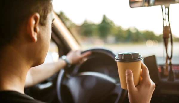 Керування авто після кави: не підйом, а дрімота