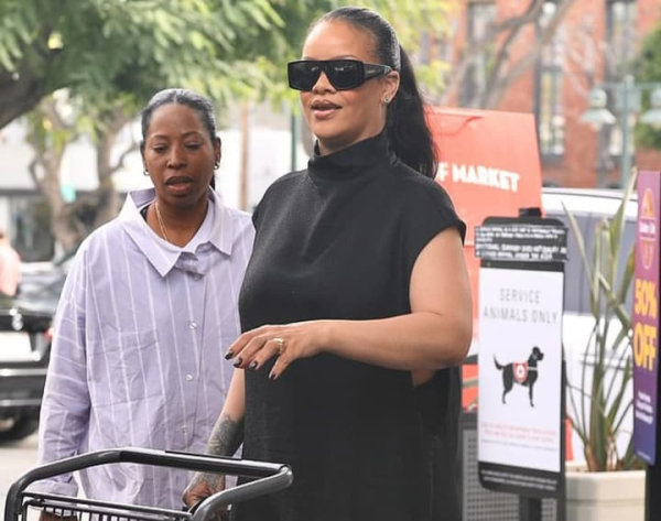 Ріанна з обручкою провокує розмови про майбутнє весілля