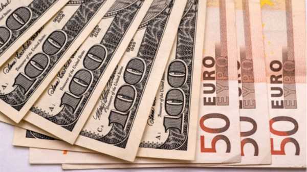 Валютний стрибок у банках: євро подолало психологічний бар’єр.