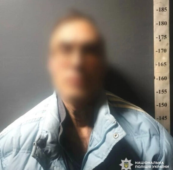 У Києві: під час суперечки чоловік поранив брата-двійня ножем в&hellip;