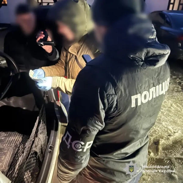 На Волині спіймали двох службовців військкомату, які за хабарі “налагоджували” військовий облік