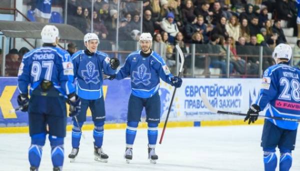 “Сокіл” здолав “Шторм” у півфіналі плей-офф хокейної першості України.