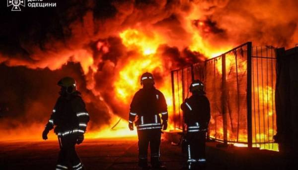 Кулеба: Під прицілом росіян вночі – цивільні будинки та важливі об’єкти.