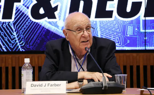 Помер “батько Інтернету” Девід Дж. Фарбер