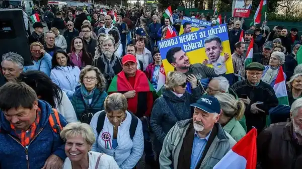Орбан: на агітаційному заході помічено військового, привезеного Сійярто з Москви