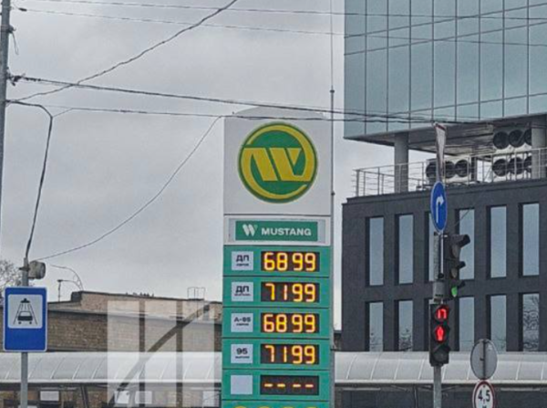 Ціна бензину перетнула 70 грн: причини подорожчання на заправках