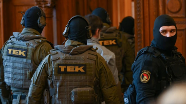 Міністерство закордонних справ рекомендує українцям відкласти візити до Угорщини.