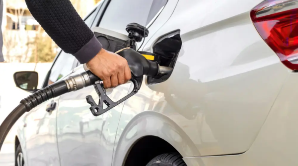 АЗС ціни: водії висловлюють масове невдоволення через стрімке зростання вартості…