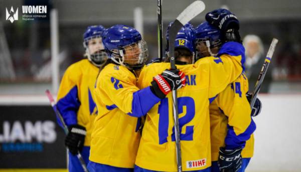 Українські хокеїстки вщент розбили Нову Зеландію на світовій першості.
